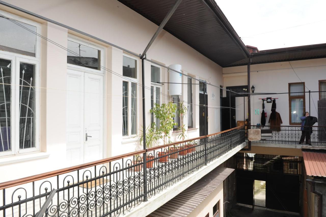 סוקהום Apartment On Prospekt Mira 71 מראה חיצוני תמונה