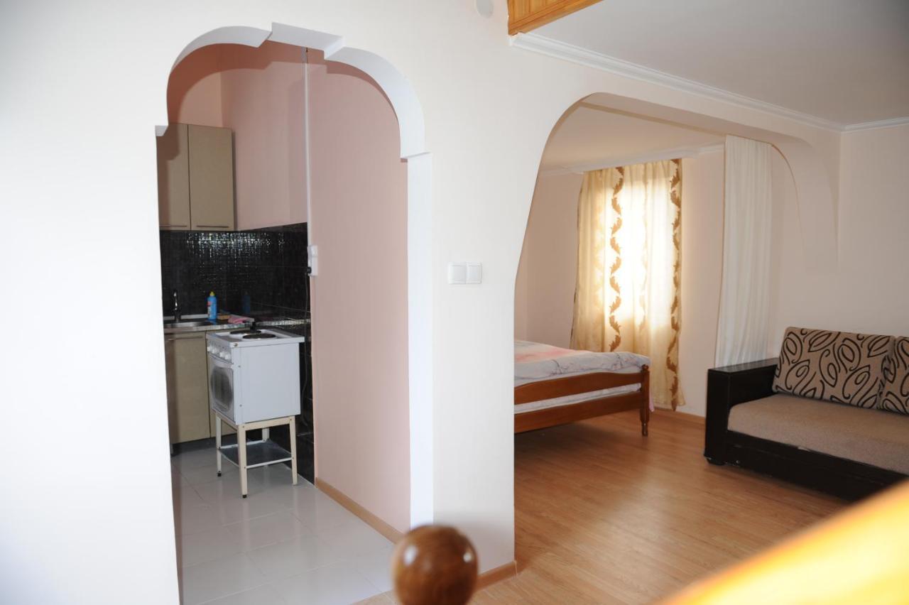 סוקהום Apartment On Prospekt Mira 71 מראה חיצוני תמונה